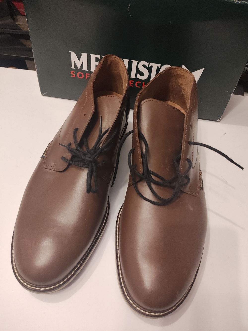 Mephisto Men’s Brown Leather Chukka Boots with Black Laces - Picture 14 of 16